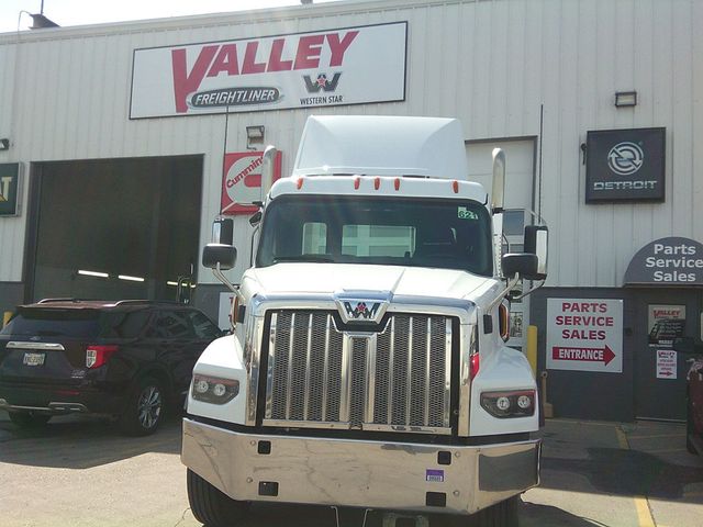 2023 Western Star 49X 2023 WESTERNSTAR 49X DAYCAB - 22800203 - 2