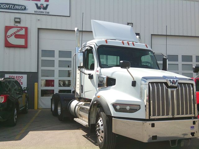 2023 Western Star 49X 2023 WESTERNSTAR 49X DAYCAB - 22800203 - 3
