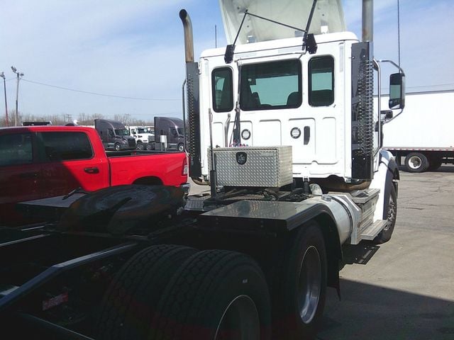 2023 Western Star 49X 2023 WESTERNSTAR 49X DAYCAB - 22800203 - 5