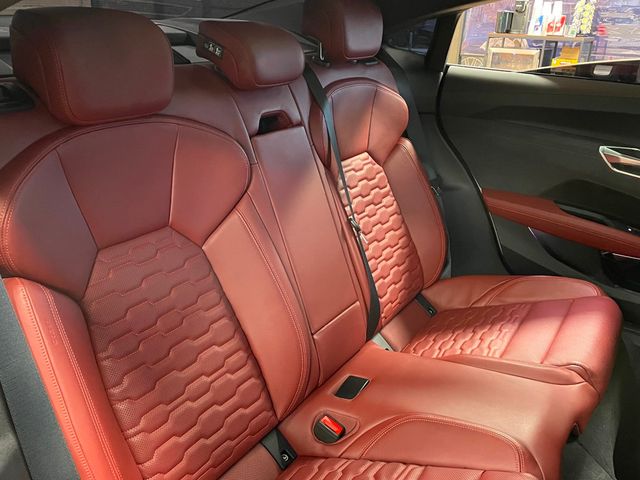 2024 Audi RS e-tron GT quattro - 22940193 - 24