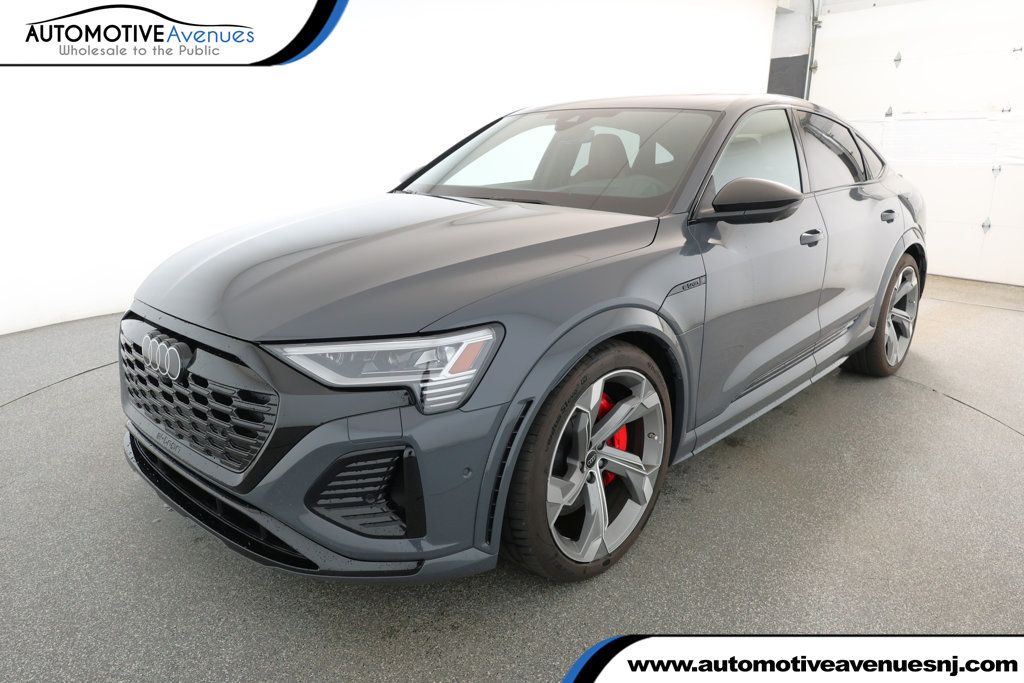 2024 Audi SQ8 e-tron Sportback Prestige quattro w/ Black Optic, AC Charging Pkgs, Trailer Hitch - 22896584 | Video 1