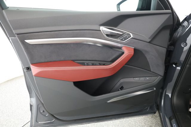 2024 Audi SQ8 e-tron Sportback Prestige quattro w/ Black Optic, AC Charging Pkgs, Trailer Hitch - 22896584 - 8