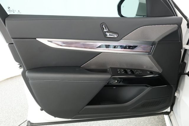 2024 BMW i7 eDrive50 Sedan with Driving Assistance Pro. & Premium Packages - 22920573 - 8