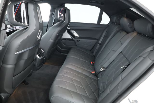 2024 BMW i7 eDrive50 Sedan with M Sport & Driving Assistance Pro. Packages - 22895322 - 17