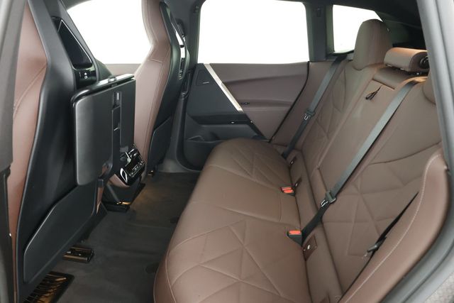 2024 BMW iX xDrive50 SAV w/ Premium, Sport & Driving Assistance Pro Packages - 22933326 - 17