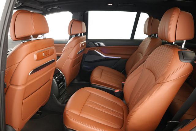 2024 BMW X7 M60i SAV with Executive & Climate Comfort Packages - 22927579 - 19