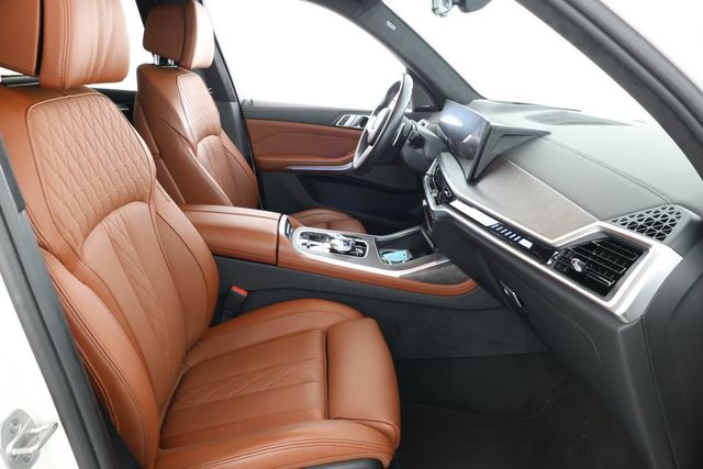 2024 BMW X7 M60i SAV with Executive & Climate Comfort Packages - 22927579 - 23