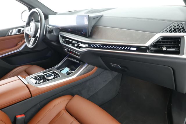 2024 BMW X7 M60i SAV with Executive & Climate Comfort Packages - 22927579 - 24