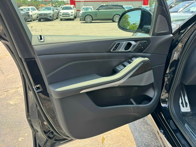 2024 BMW X7 MSRP$96395/M Sport Pro Pkg/Heated Front-Rear Seats/Pano Roof/NAV - 22880615 - 9