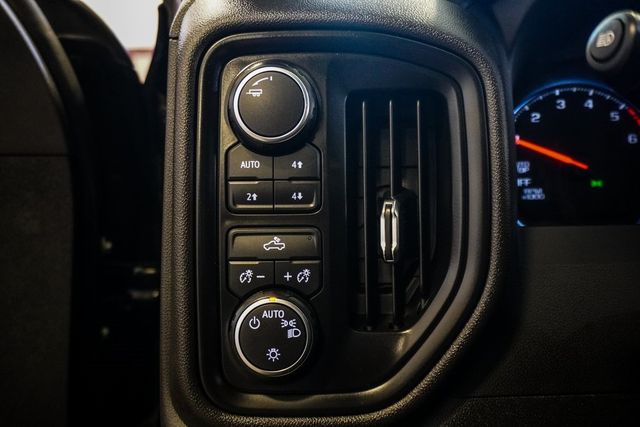 2024 Chevrolet Silverado 1500 4WD Crew Cab 147" Custom Trail Boss - 22905867 - 32