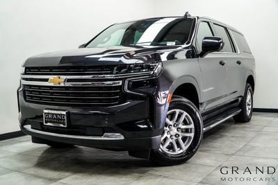 2024 Chevrolet Suburban LT's photo