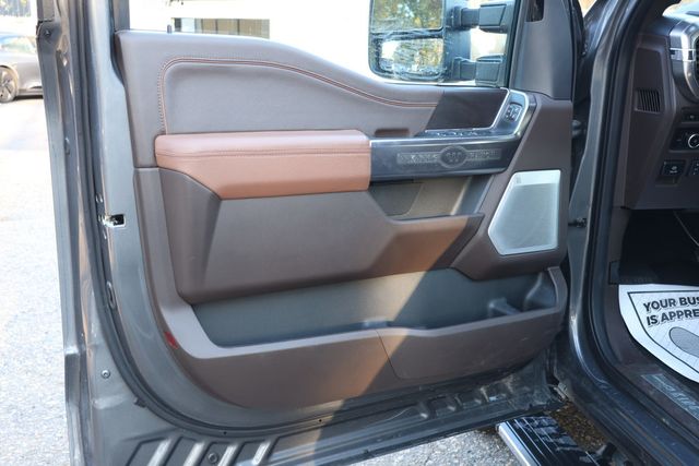 2024 Ford F-150 King Ranch 4WD SuperCrew 5.5' Box w/ Hard Folding Tonneau Cover - 22936142 - 10