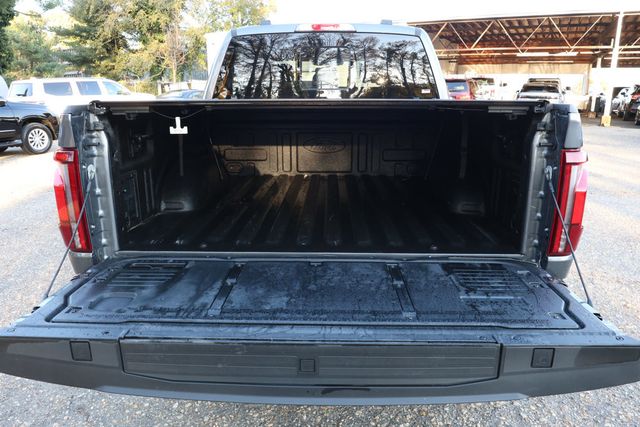 2024 Ford F-150 King Ranch 4WD SuperCrew 5.5' Box w/ Hard Folding Tonneau Cover - 22936142 - 21