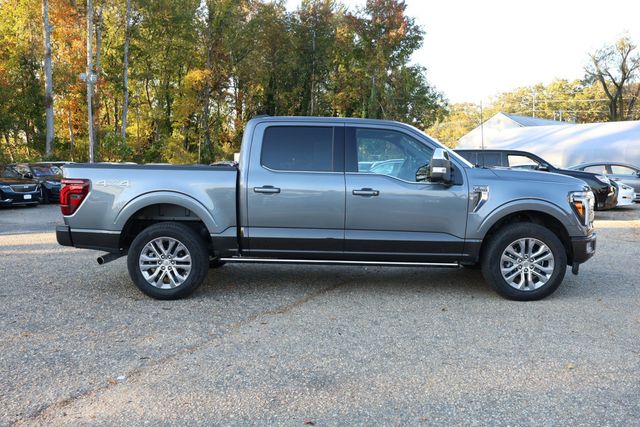 2024 Ford F-150 King Ranch 4WD SuperCrew 5.5' Box w/ Hard Folding Tonneau Cover - 22936142 - 5