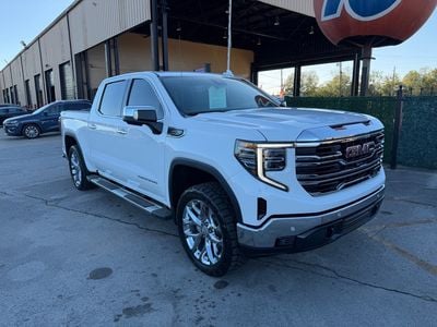 2024 GMC Sierra 1500 SLT's photo