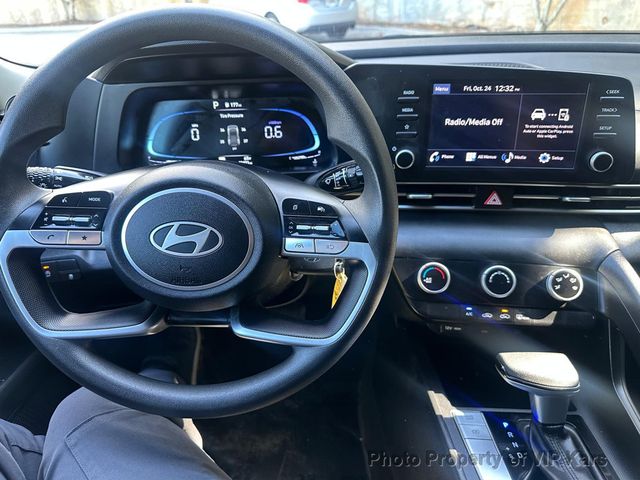 2024 Hyundai Elantra SE IVT - 22936563 - 19