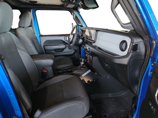 2024 Jeep Gladiator Willys 4x4 with 3-Piece Hard Top - 22935183 - 11