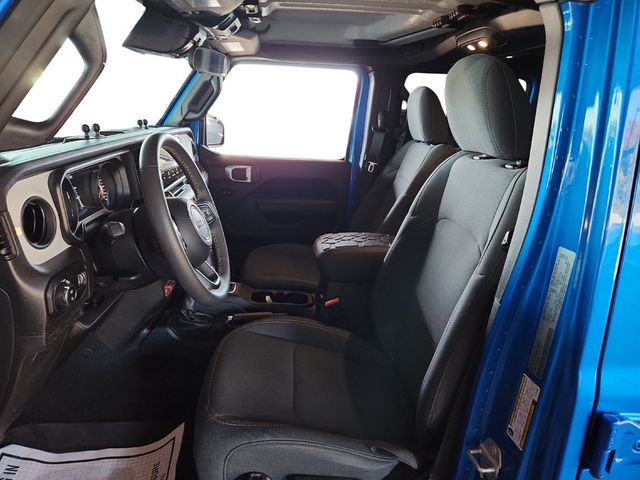 2024 Jeep Gladiator Willys 4x4 with 3-Piece Hard Top - 22935183 - 8