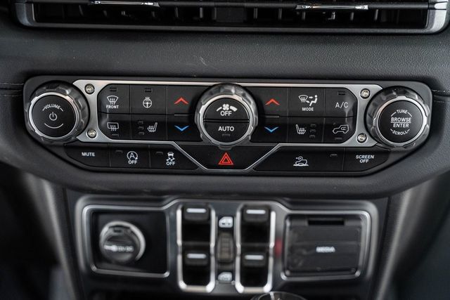 2024 Jeep Wrangler Sahara - 22801334 - 35