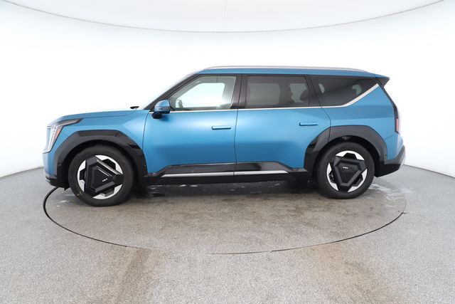 2024 Kia EV9 Land AWD with 2nd Row VIP Relaxation Package - 22859609 - 1