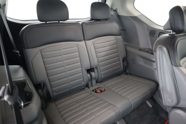 2024 Kia EV9 Land AWD with 2nd Row VIP Relaxation Package - 22859609 - 23