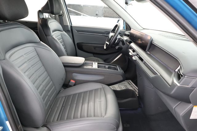 2024 Kia EV9 Land AWD with 2nd Row VIP Relaxation Package - 22859609 - 25