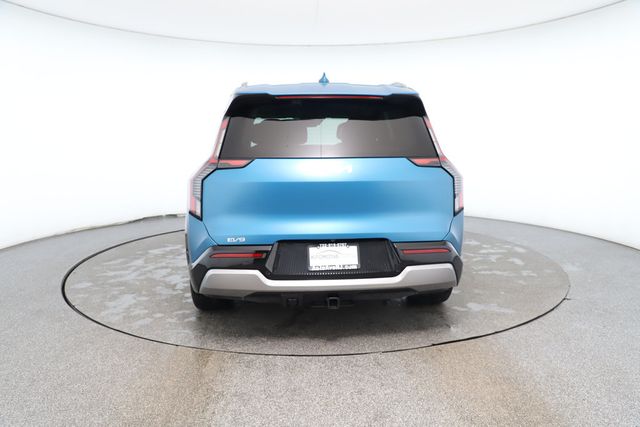 2024 Kia EV9 Land AWD with 2nd Row VIP Relaxation Package - 22859609 - 3