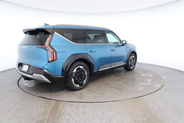 2024 Kia EV9 Land AWD with 2nd Row VIP Relaxation Package - 22859609 - 4