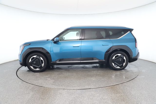 2024 Kia EV9 Land AWD with 2nd Row VIP Relaxation Package - 22870138 - 1