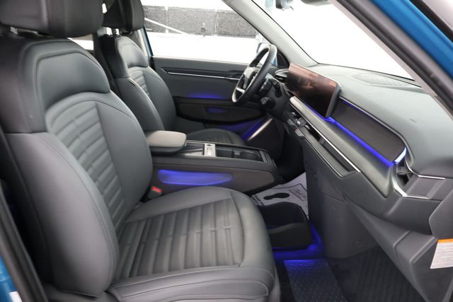 2024 Kia EV9 Land AWD with 2nd Row VIP Relaxation Package - 22870138 - 24