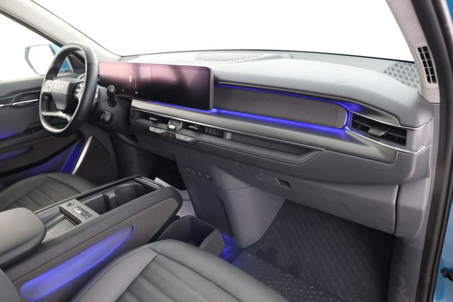 2024 Kia EV9 Land AWD with 2nd Row VIP Relaxation Package - 22870138 - 25