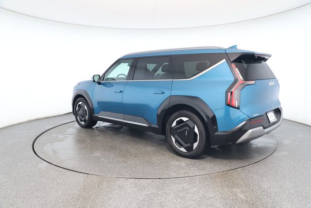 2024 Kia EV9 Land AWD with 2nd Row VIP Relaxation Package - 22870138 - 2