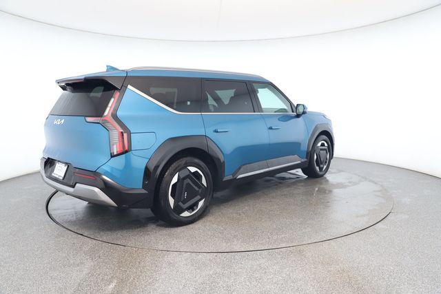2024 Kia EV9 Land AWD with 2nd Row VIP Relaxation Package - 22870138 - 4