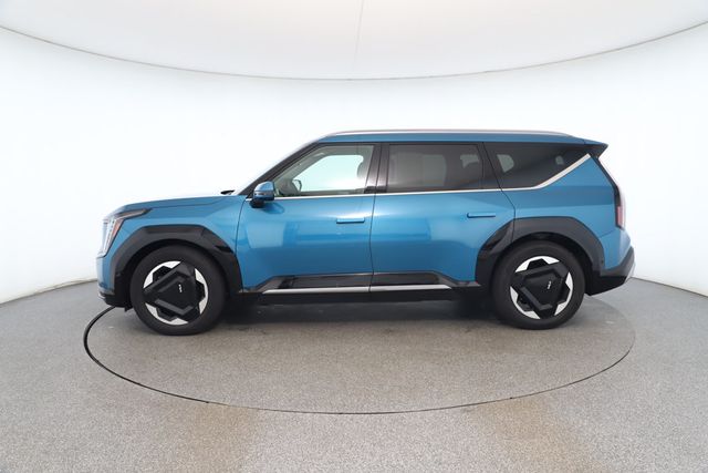 2024 Kia EV9 Land AWD with 2nd Row VIP Relaxation Package - 22874634 - 1