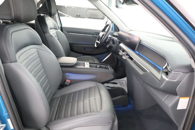 2024 Kia EV9 Land AWD with 2nd Row VIP Relaxation Package - 22874634 - 25