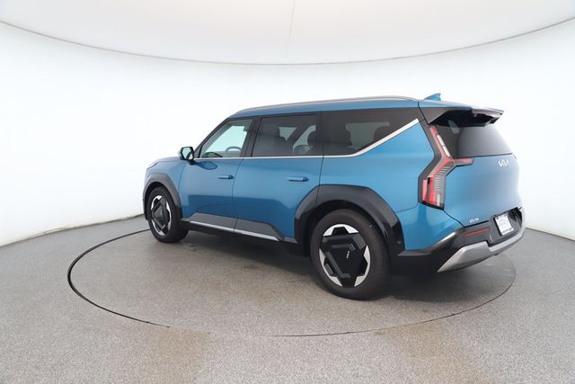 2024 Kia EV9 Land AWD with 2nd Row VIP Relaxation Package - 22874634 - 2
