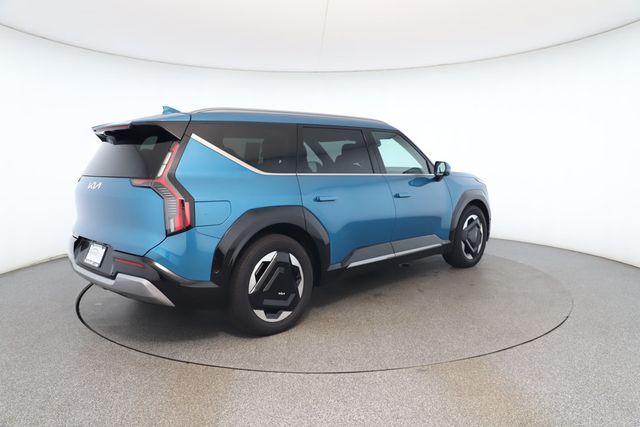 2024 Kia EV9 Land AWD with 2nd Row VIP Relaxation Package - 22874634 - 4