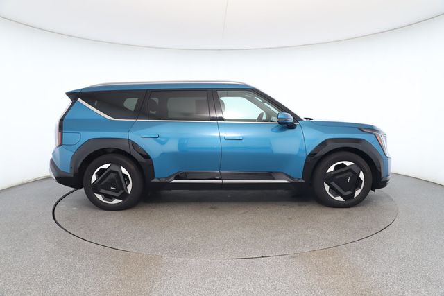 2024 Kia EV9 Land AWD with 2nd Row VIP Relaxation Package - 22874634 - 5