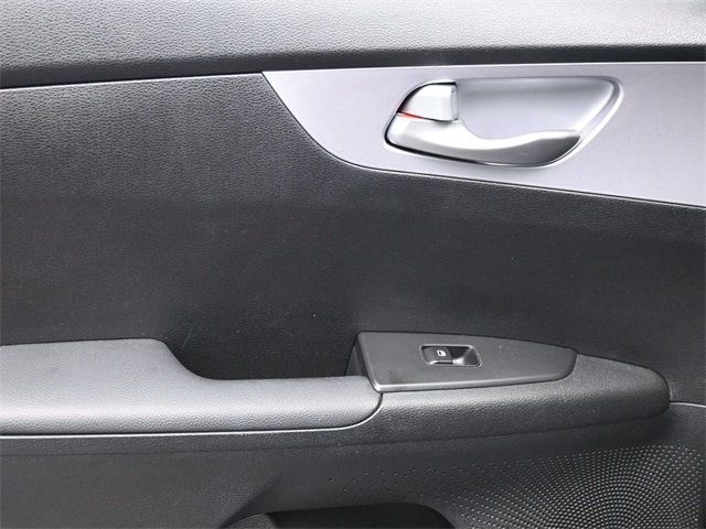 2024 Kia Forte LXS IVT - 22936333 - 9