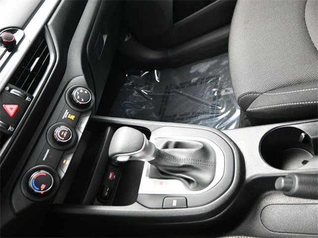 2024 Kia Forte LXS IVT - 22936333 - 18