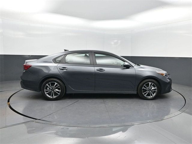 2024 Kia Forte LXS IVT - 22936333 - 28