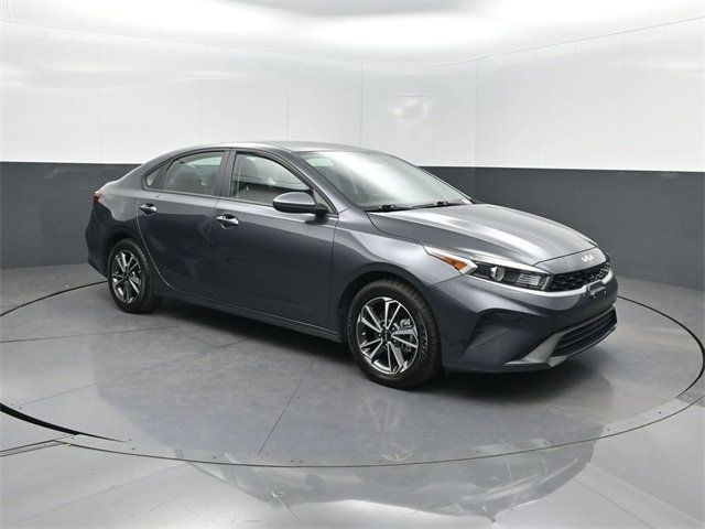 2024 Kia Forte LXS IVT - 22936333 - 29