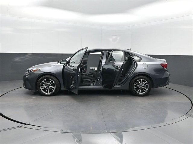 2024 Kia Forte LXS IVT - 22936333 - 34