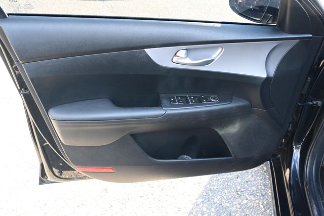 2024 Kia Forte LXS IVT with Technology Package - 22936746 - 9