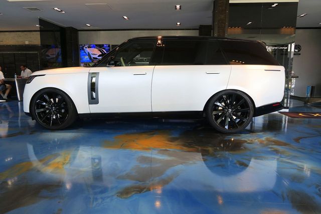 2024 Land Rover Range Rover P615 SV LWB - 22365898 - 10