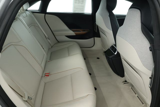2024 Lucid Air Touring AWD with 19'' Aero Range Wheels (411-Mile Range) - 22930980 - 23