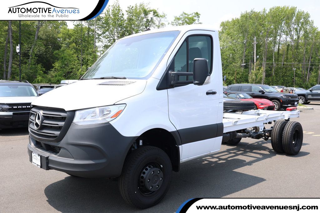 2024 Mercedes-Benz Sprinter Cab Chassis 3500XD AWD - 22865332 | Video 1