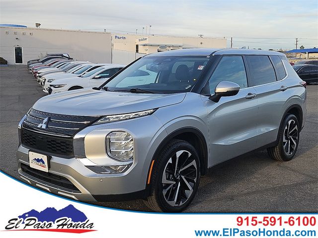 2024 Mitsubishi Outlander SE's photo