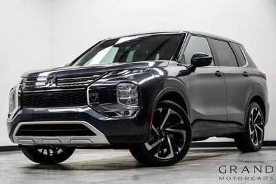 2024 Mitsubishi Outlander SE's photo