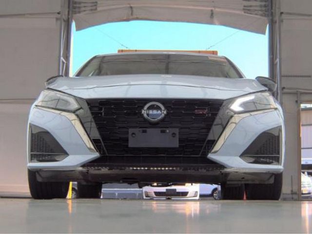 2024 Nissan Altima 2.5 SR AWD Sedan - 22918118 - 3